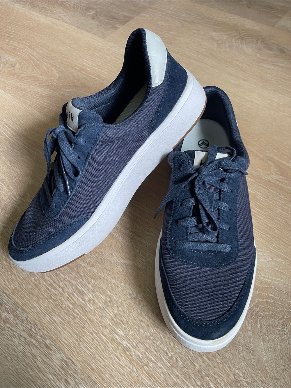 Kizik Prague hands free sneakers